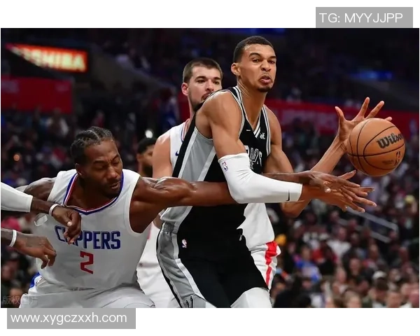 2012季后赛快船与马刺的激烈对决回顾与精彩瞬间分析