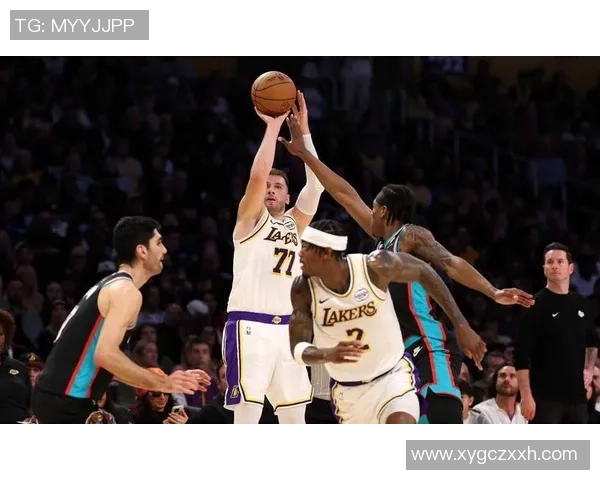 2014年湖人与灰熊激战回顾：经典对决与球星表现的深度分析